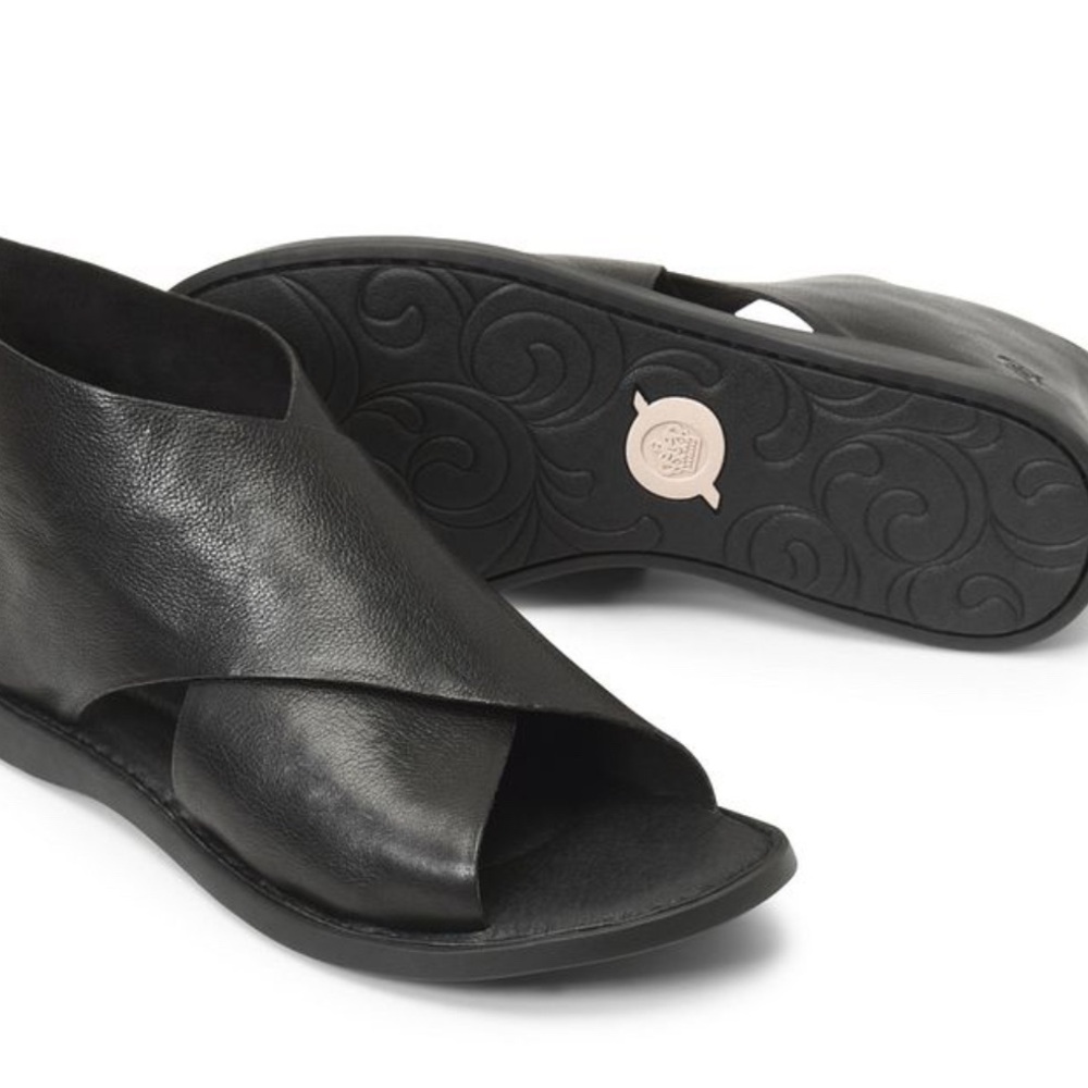 Born Iwa Black Leather Sandals with box